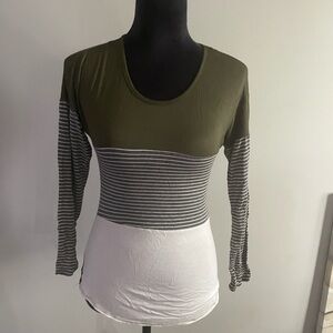 Discreet Green and Black Fitted 3/4 Sleeve Blouse